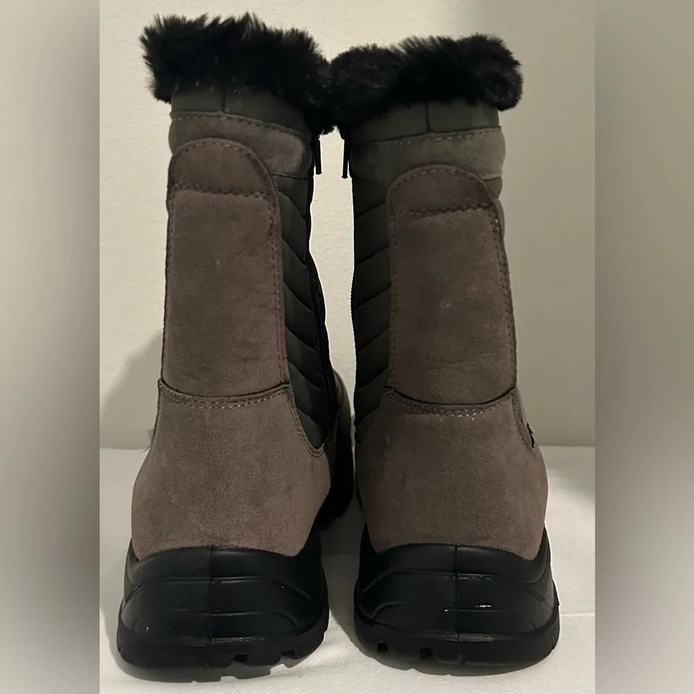 NWB Easy Works by Easy Street Frazer Boot. Size 9. Grey. Waterproof. - Picture 8 of 10